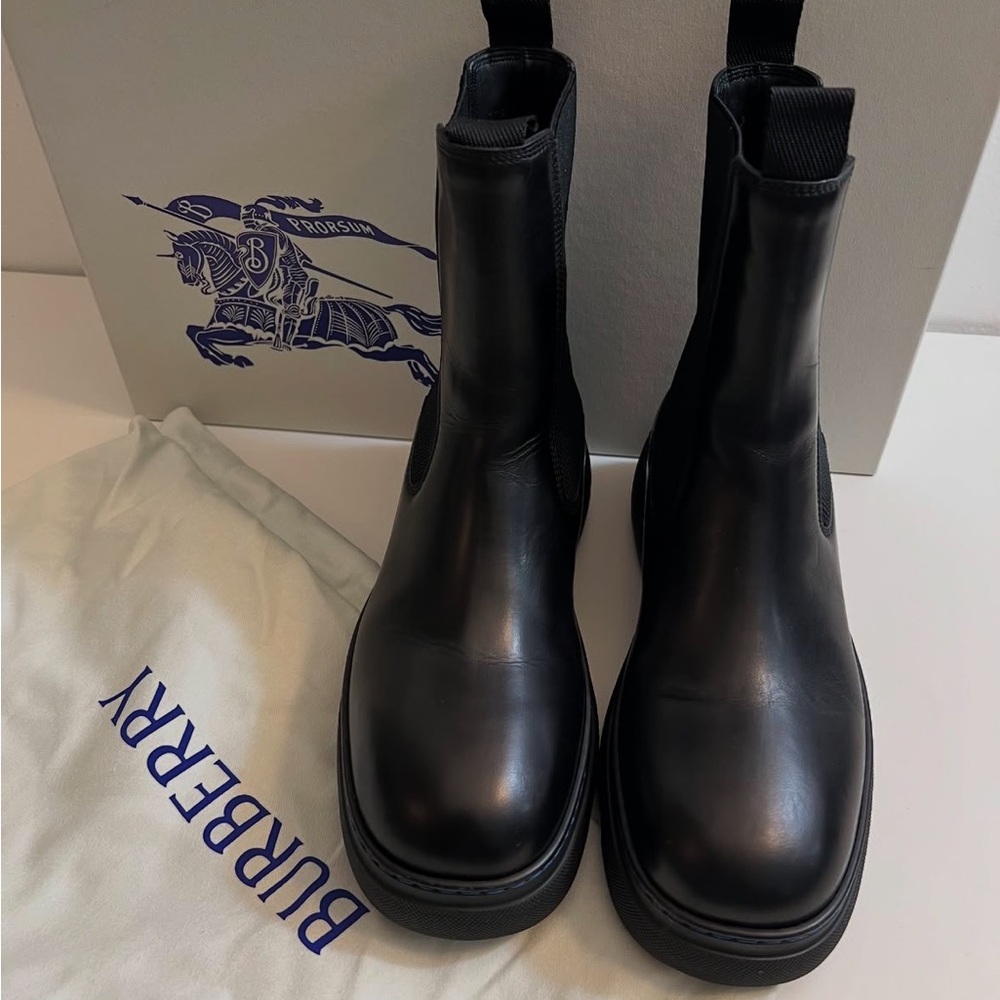 BURBERRY Black Leather Creeper Chelsea Boots - Picture 4 of 16